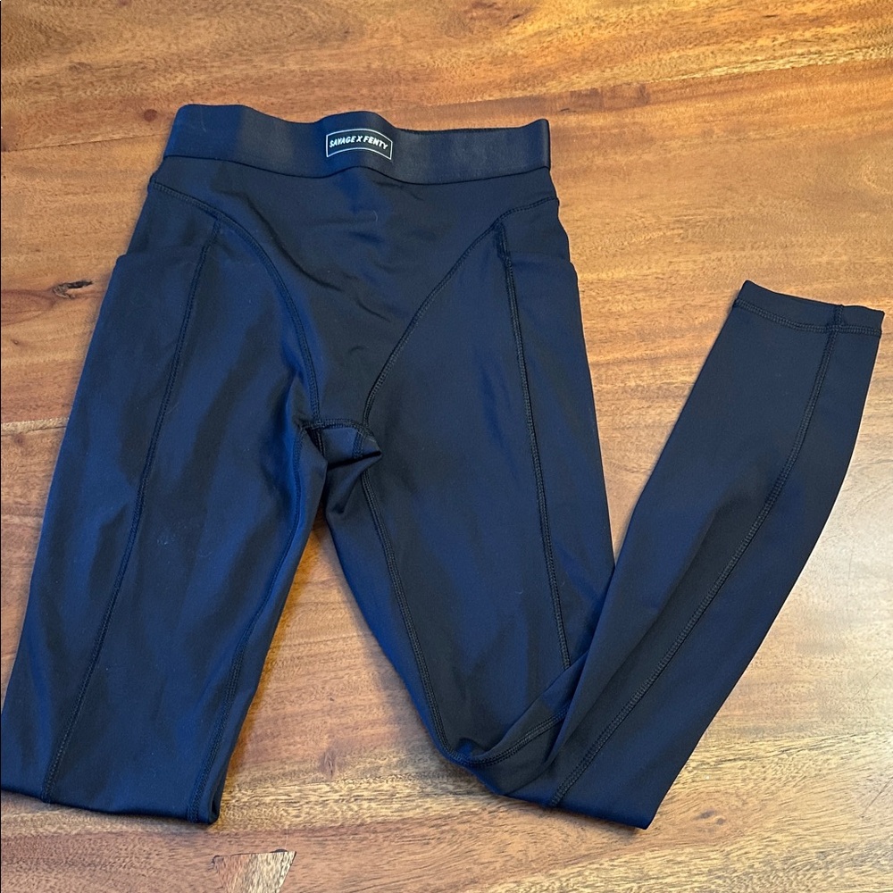 Savage X Fenty Leggings in Deep black